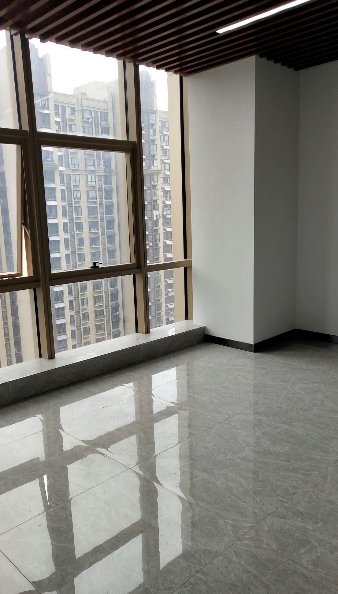 滨湖新区精装边户采光好