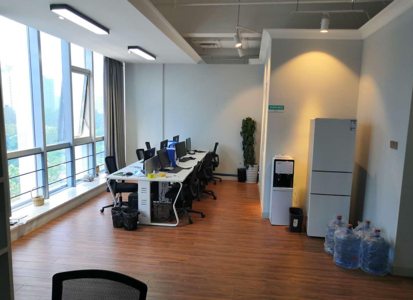 滨湖新区精装正南电梯口