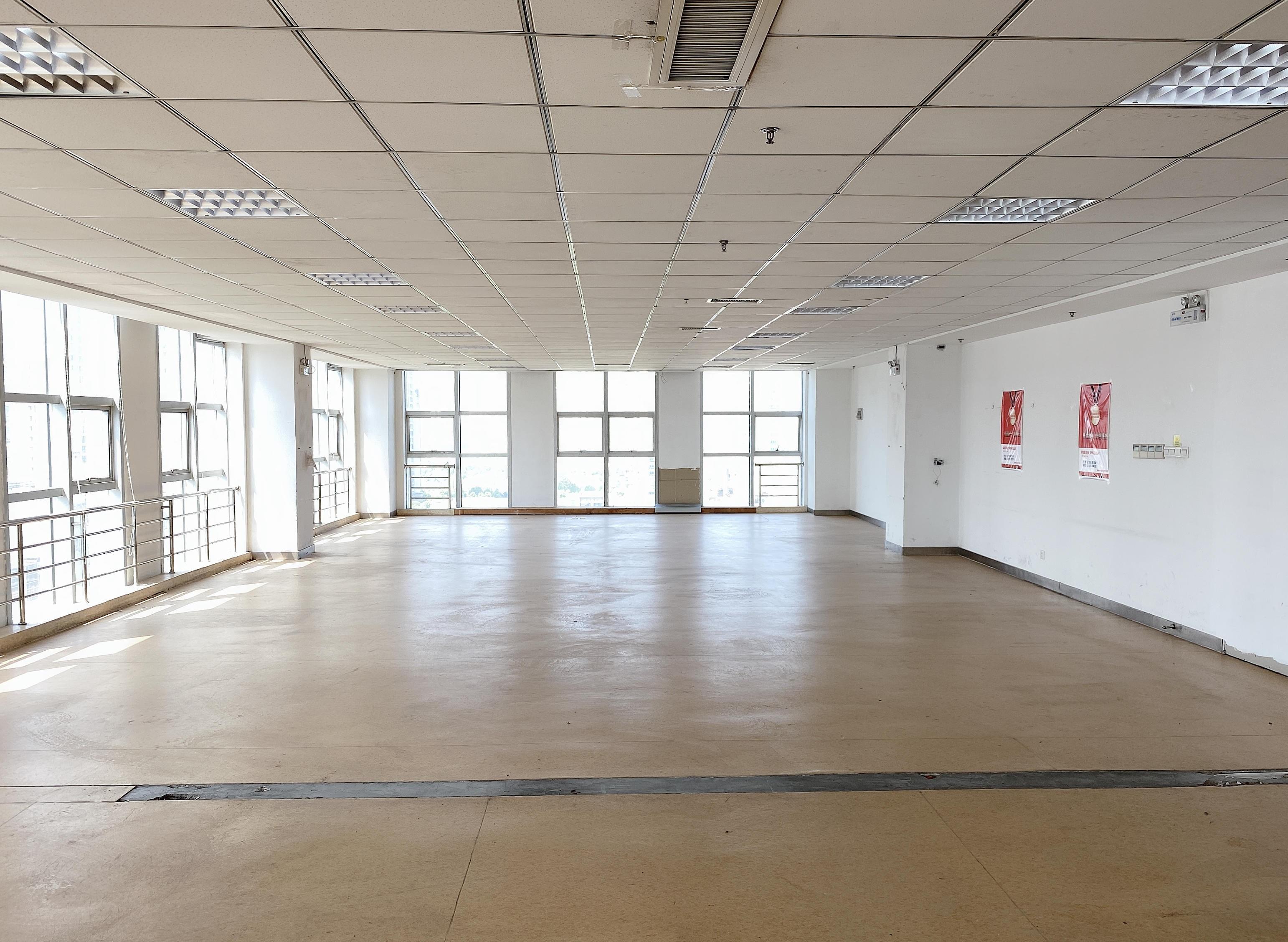 政务区精装交通便利