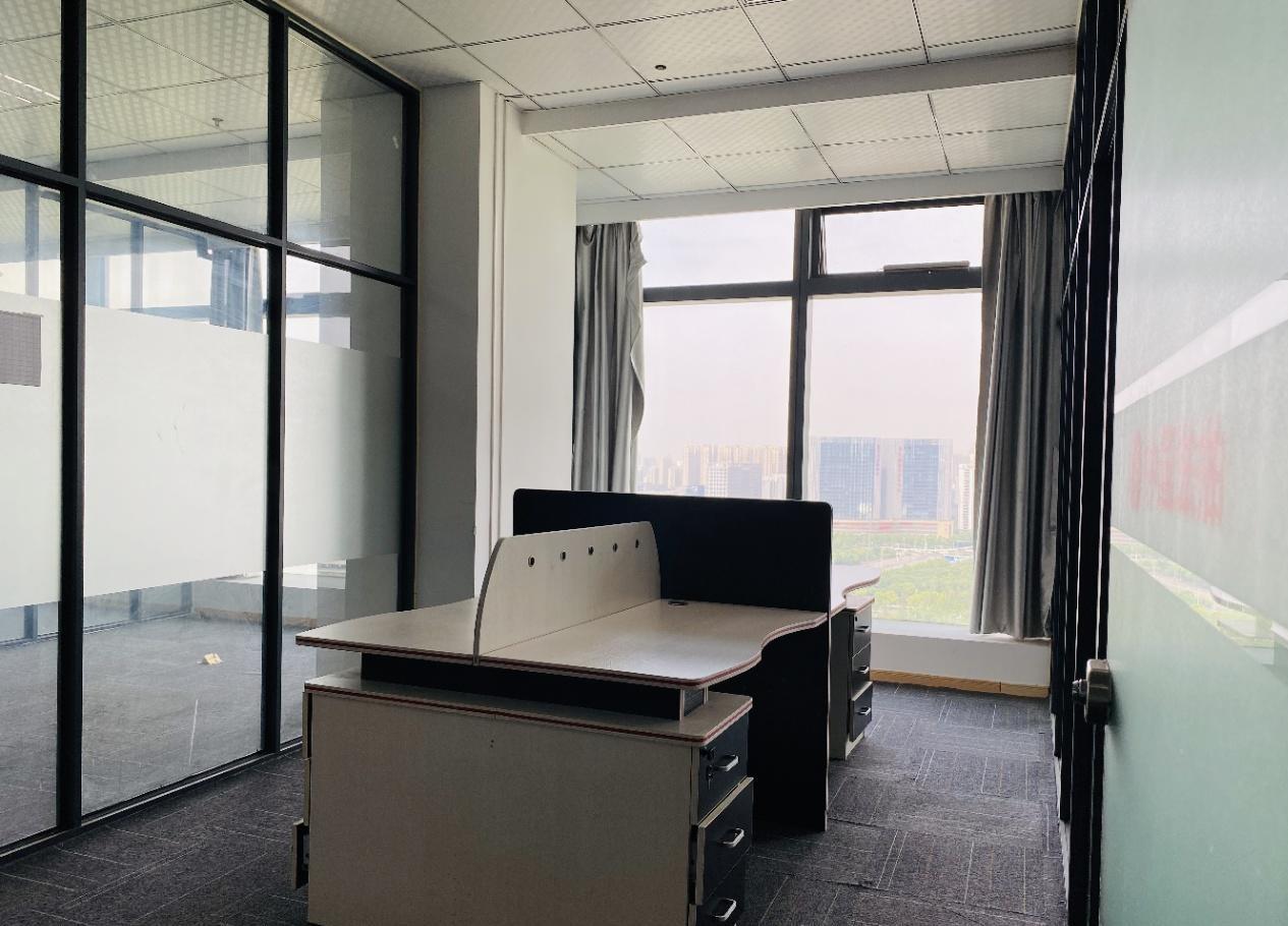 政务区精装一线湖景可配家具