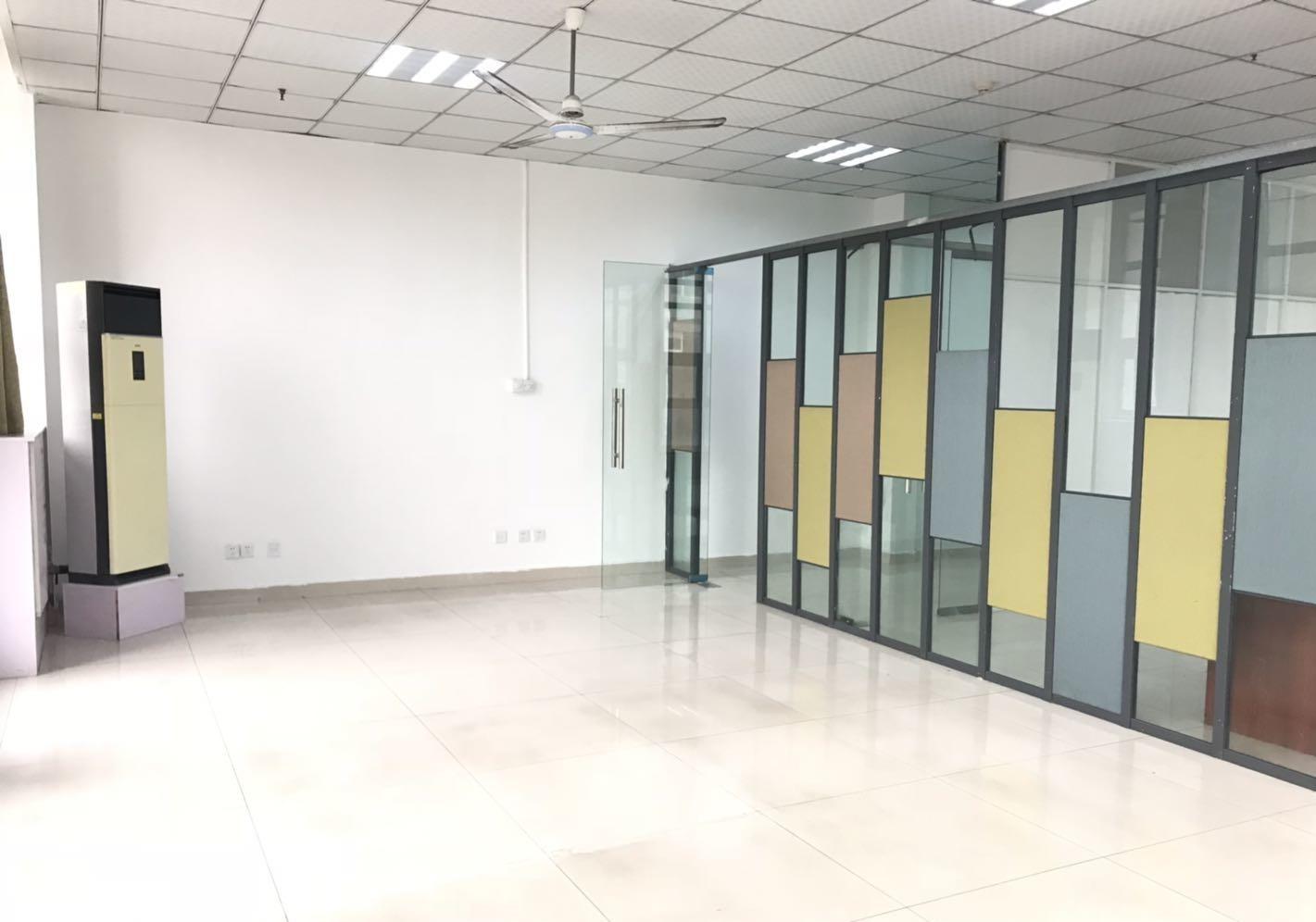 经开区精装交通便利停车无忧