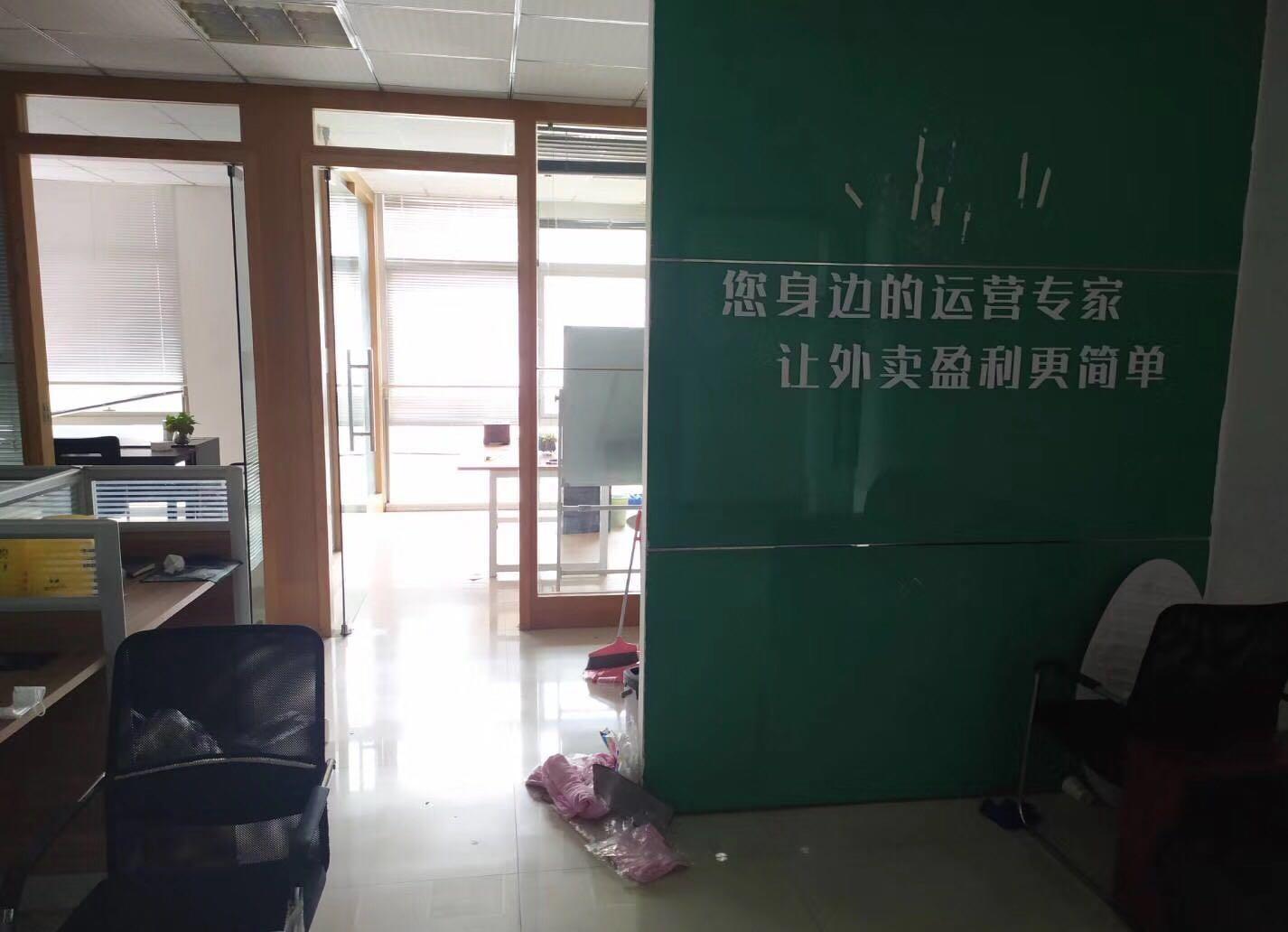 政务区豪装带家具中区光线好