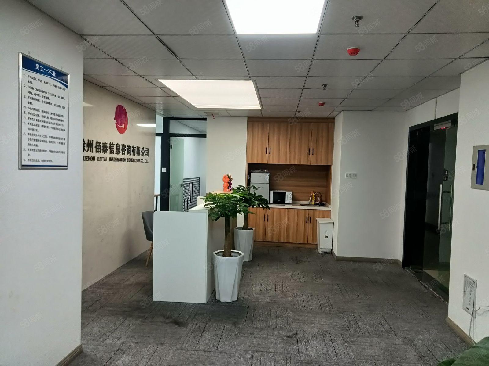 世贸大厦170平精装全配办公家具